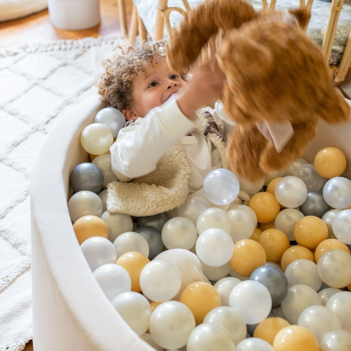 Beige Ball Pool Moje &bull; Around 90x40 cm